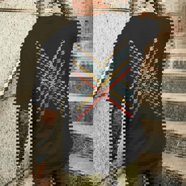 レトロヴィンテージドラマー 70年代 80年代 アンティーク調ドラムスティック メンズTシャツ バックプリント 彼への贈り物