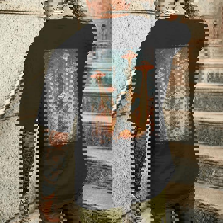 レトロ日本アニメ怪獣モンスターナマケモノセルフィー東京ufo メンズTシャツ バックプリント 彼への贈り物