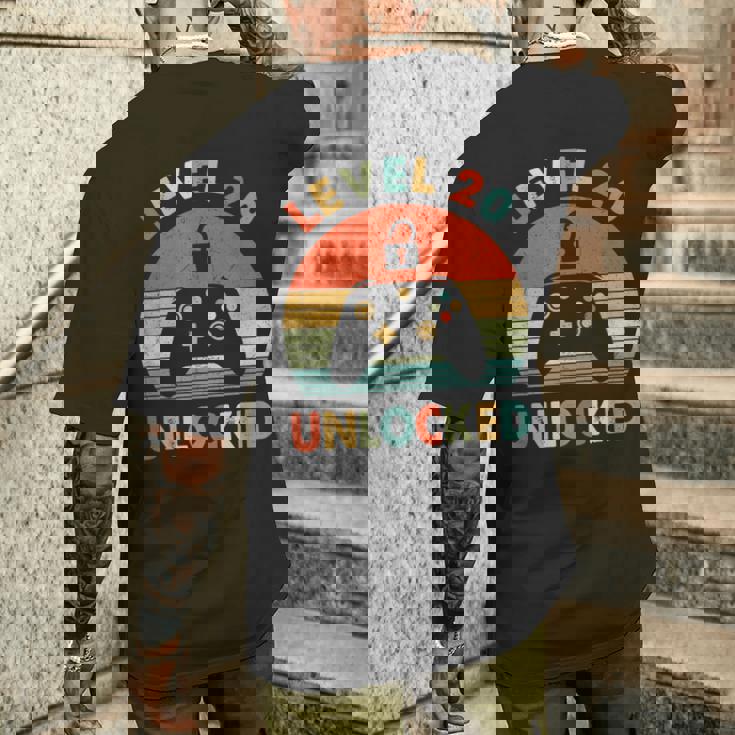 レベル 20 アンロック レトロ ヴィンテージ 面白い 20歳の誕生日 ゲーマー メンズTシャツ バックプリント 彼への贈り物