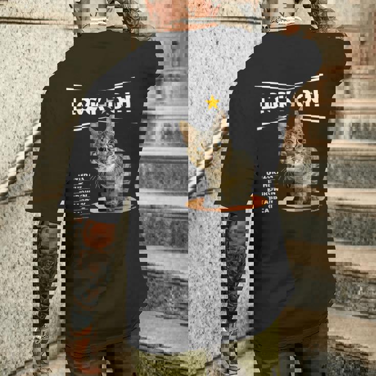 ロックオンなねこ 狙う猫 Cat メンズTシャツ バックプリント 彼への贈り物