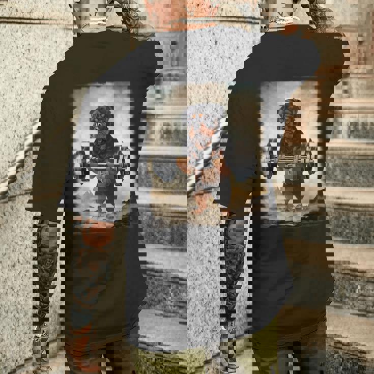 ロットワイラー 犬の筋トレ ウェイトリフティング メンズTシャツ バックプリント 彼への贈り物