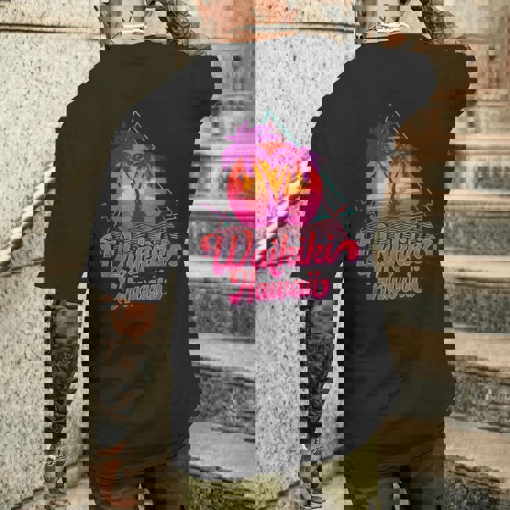 ワイキキ ビーチ バケーション ハワイ サーフ サンセット サーファー レトロ 80年代 メンズTシャツ バックプリント 彼への贈り物