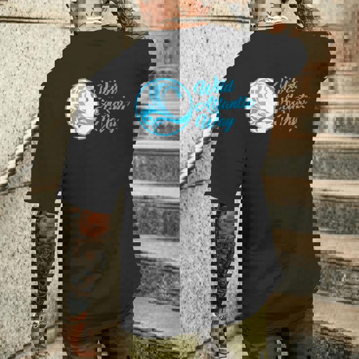 ワイルドアトランティックウェイ ホリデー アイルランド モーターホーム コテージホテル メンズTシャツ バックプリント 彼への贈り物