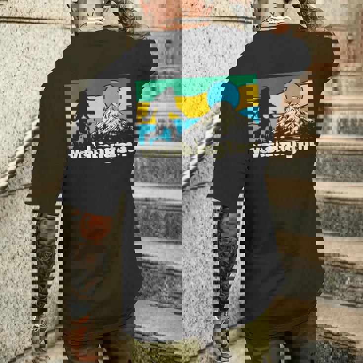 ワシントン州立大学ホームマウンテンズ ビッグフット サスカッチ イエティ ギフト メンズTシャツ バックプリント 彼への贈り物