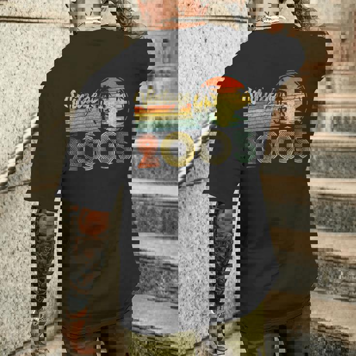 ヴィンテージ 2005 Born In 2005 20歳の誕生日プレゼント 20歳 メンズTシャツ バックプリント 彼への贈り物