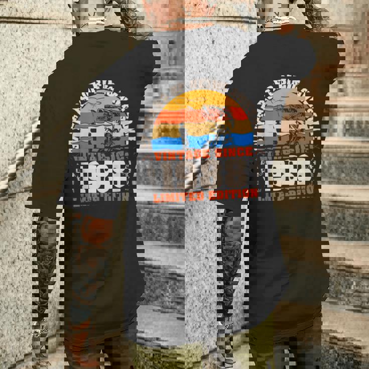 ヴィンテージ 37歳の誕生日 37歳の釣り愛好家 1988年生まれ メンズTシャツ バックプリント 彼への贈り物