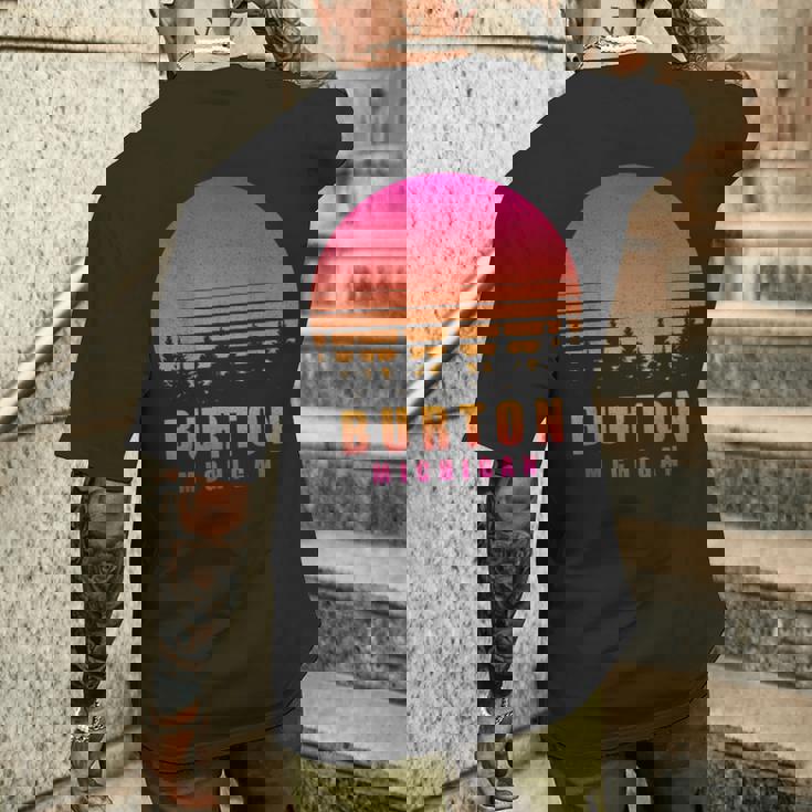 ヴィンテージ Burton Michigan Mi レトロ 70年代 80年代 グラフィック お土産 メンズTシャツ バックプリント 彼への贈り物