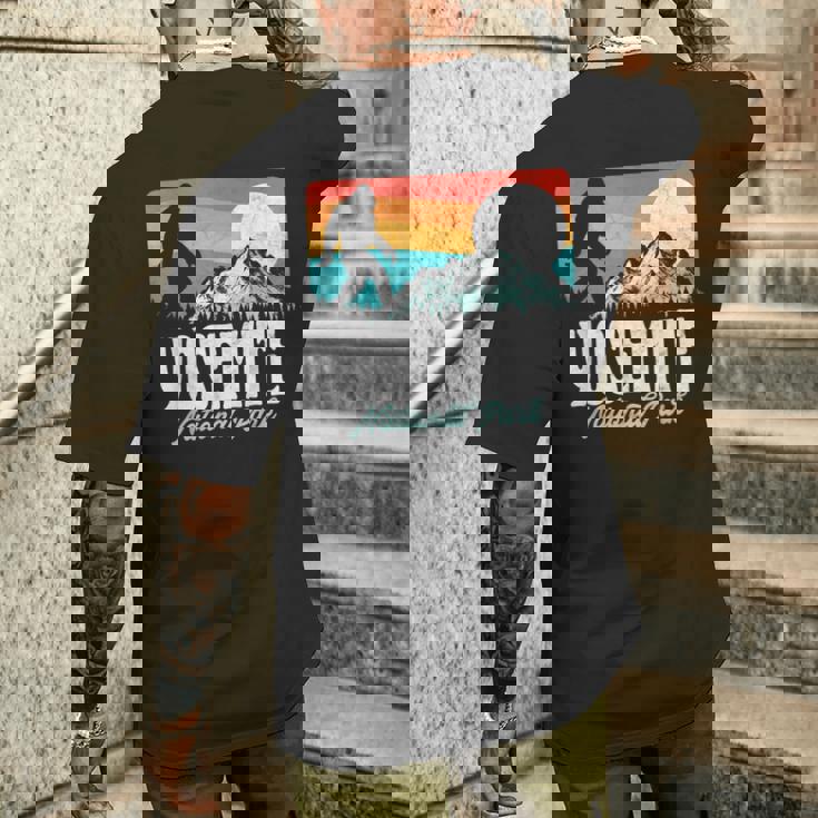 ヴィンテージ ヨセミテ国立公園 ビッグフット 山脈 グラフィック メンズTシャツ バックプリント 彼への贈り物