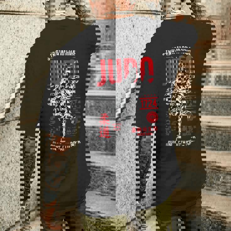 ヴィンテージカー 柔道 柔術 格闘技 総合格闘技 トレーニング メンズTシャツ バックプリント 彼への贈り物