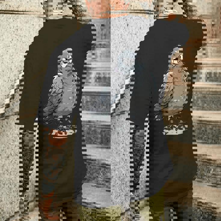 不機嫌そうなピジョン I カートゥーンピジョン メンズTシャツ バックプリント 彼への贈り物