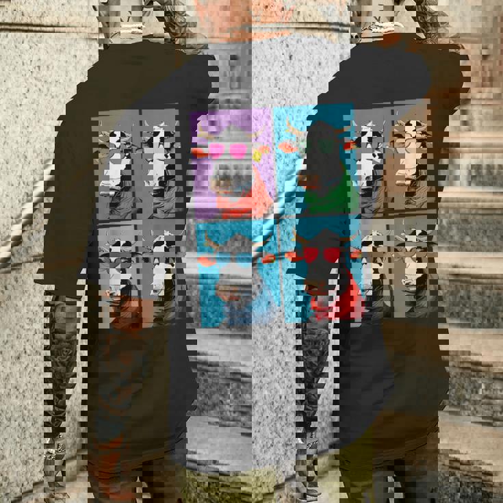 不機嫌そうな牛、エッジの効いた牛のグラフィックデザイン 牛好き向け メンズTシャツ バックプリント 彼への贈り物