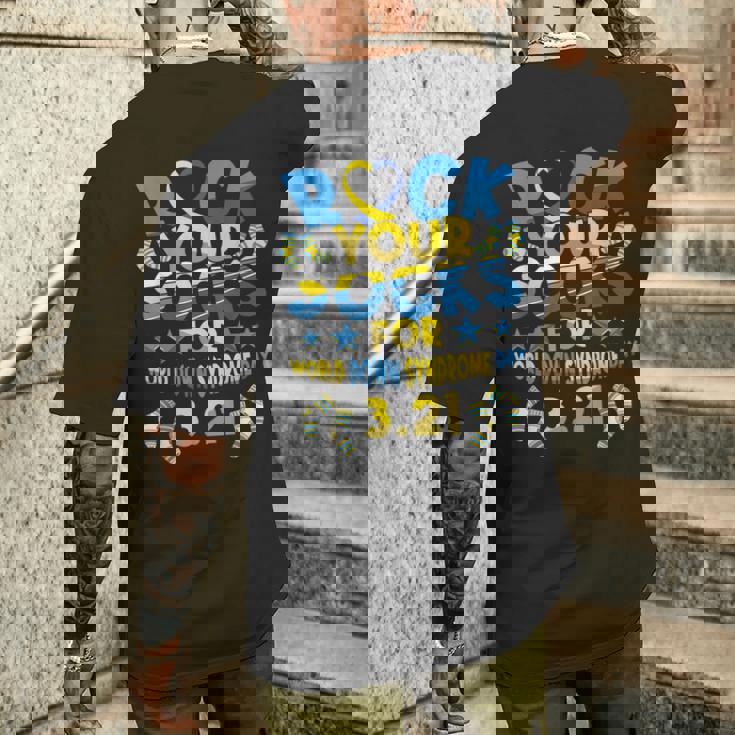 世界ダウン症デー321啓発に向けて、靴を履いて頑張ろう メンズTシャツ バックプリント 彼への贈り物