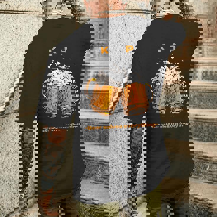 乾杯ビールは全てを解決する ビール 夏 乾杯 Kp ジョッキ 生ビール メンズTシャツ バックプリント 彼への贈り物