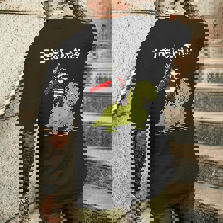 五十歩ひゃっほう恐竜 ネタ ことわざ ことわざのもじり ジョーク ギャグ ダジャレ ツッコミ おもしろ メンズ 半袖 メンズTシャツ バックプリント 彼への贈り物