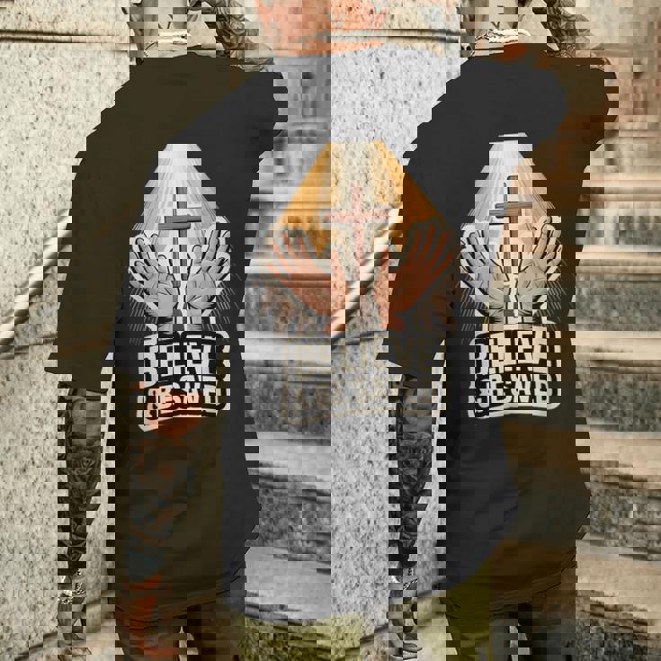 信じて救われる メンズTシャツ バックプリント 彼への贈り物