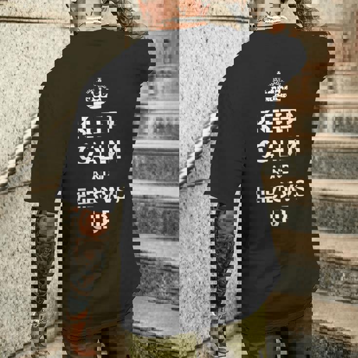 冷静さを保ち、ひじをかいてカナディアン・プラウド・ノース・ストロング・アンド・フリーに メンズTシャツ バックプリント 彼への贈り物