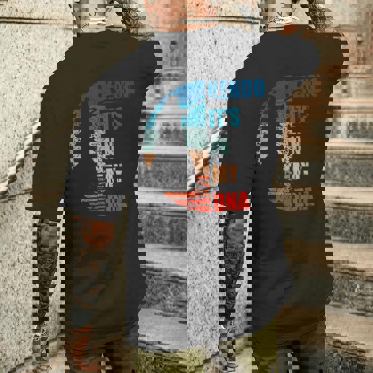 剣道 日本の武道 デザイン メンズTシャツ バックプリント 彼への贈り物