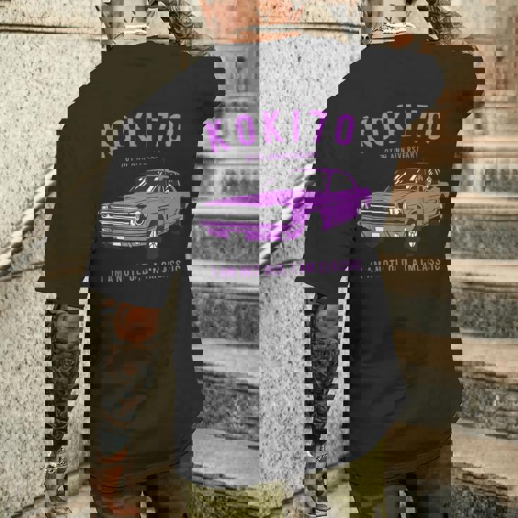 古希祝い 車好き 父親 男性 ギフト 父の日 クラシックカー 70歳 I'm Not Old I'm Classic メンズTシャツ バックプリント 彼への贈り物