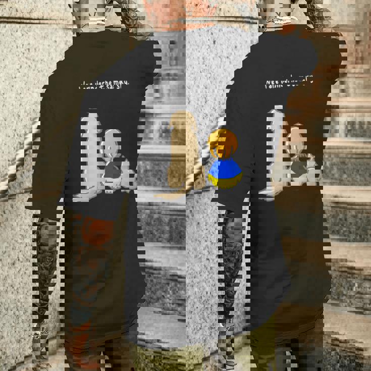 同じ空の下白文字 ウクライナ 反戦 平和 希望 仲間 家族 犬 猫 メンズ レディース キッズ メンズTシャツ バックプリント 彼への贈り物