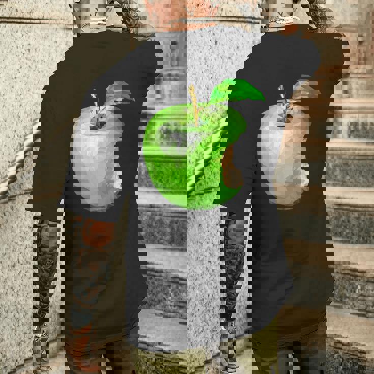 噛まれた青リンゴのイラスト メンズTシャツ バックプリント 彼への贈り物