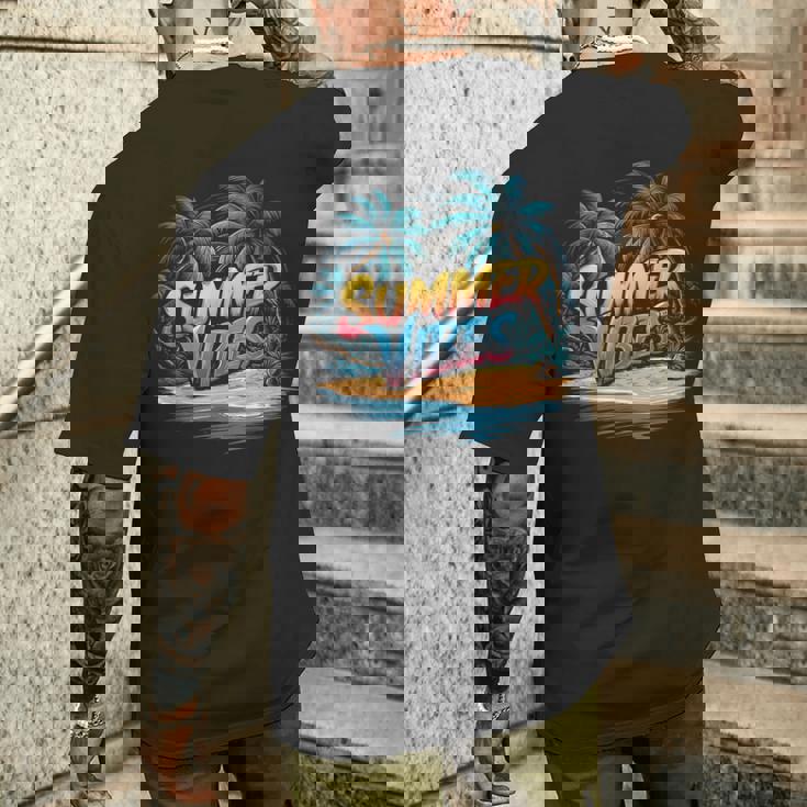 夏 バイブ トロピカル ビーチ ヤシの木 オーシャン サンシャイン メンズTシャツ バックプリント 彼への贈り物
