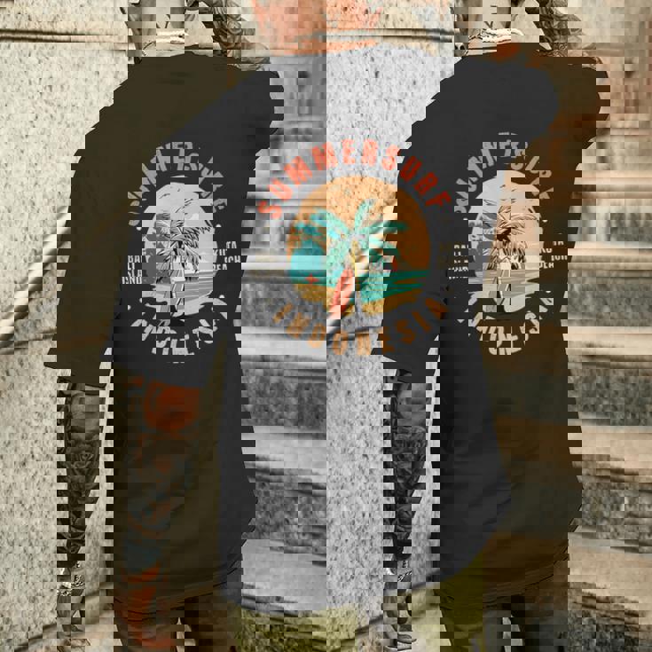 夏のサーフ、バリ島、クタビーチ、インドネシア旅行 メンズTシャツ バックプリント 彼への贈り物