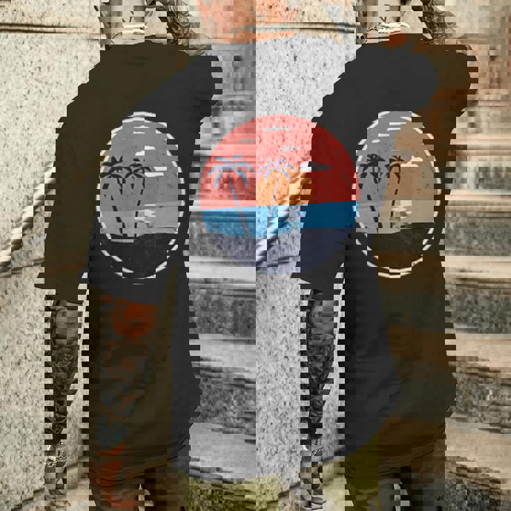 夏のビーチパームグラフィックポケットパッチバッジアイコンミニマリスト。 メンズTシャツ バックプリント 彼への贈り物