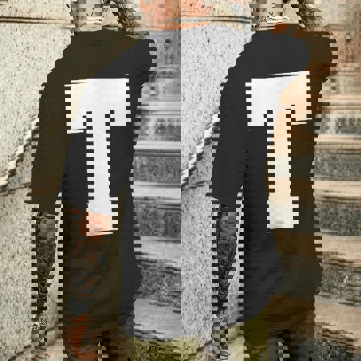 大文字tアルファベットモノグラムイニシャル メンズTシャツ バックプリント 彼への贈り物