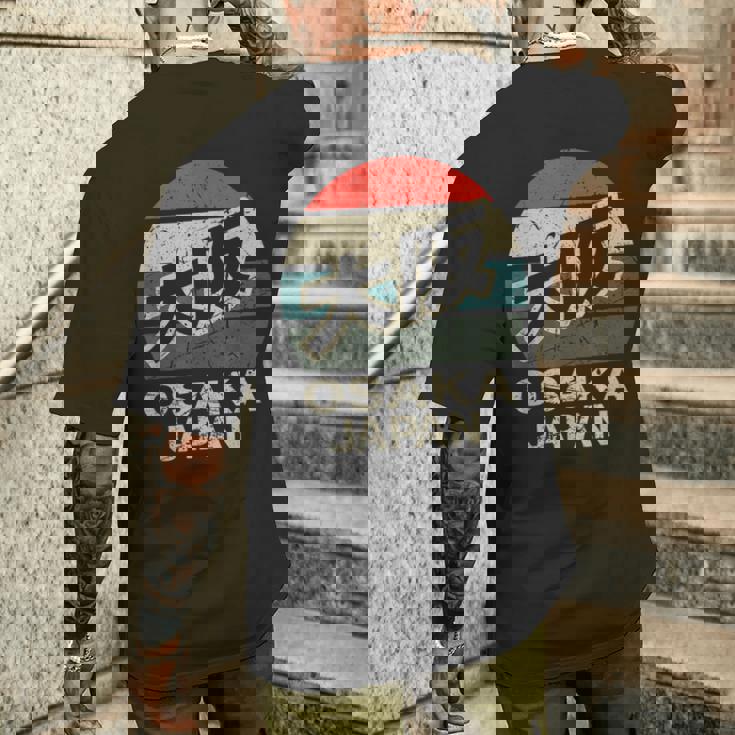 大阪 日本 漢字 キャラクター 円 レトロ 夕日 メンズTシャツ バックプリント 彼への贈り物