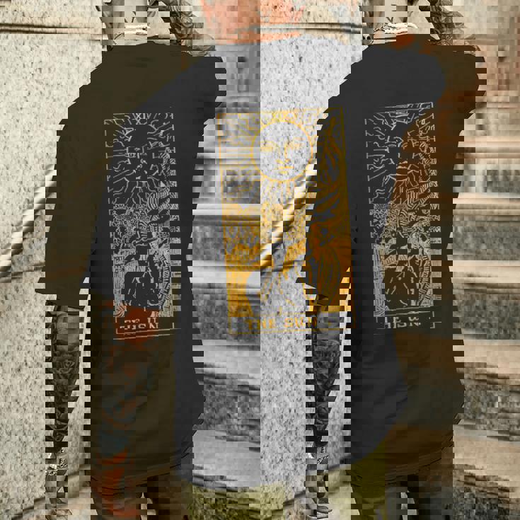 太陽ゴールドタロットカードtシャツ メンズTシャツ バックプリント 彼への贈り物