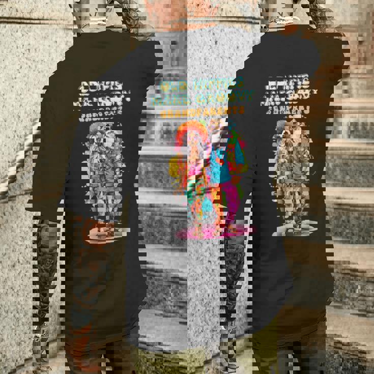 年老いたヒッピーがグルーヴィーな祖父母を作る メンズTシャツ バックプリント 彼への贈り物