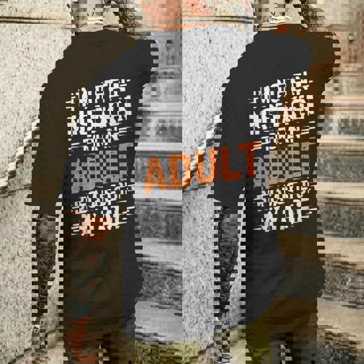 年齢のせいでよく大人と間違われる メンズTシャツ バックプリント 彼への贈り物