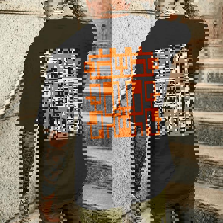 幾何学的図形 パターン オレンジ 白 黒 背景 メンズTシャツ バックプリント 彼への贈り物