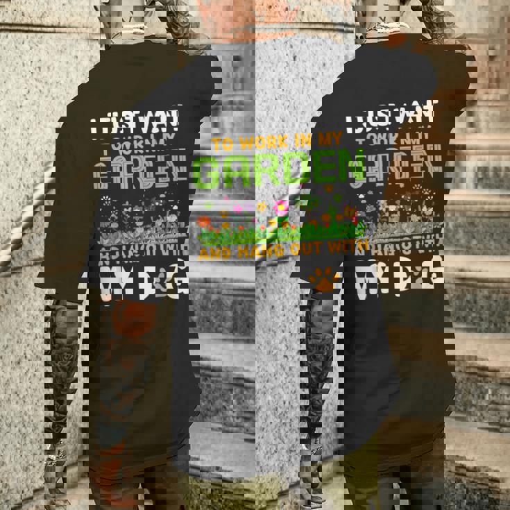 庭で働いて犬とたむろしたい メンズTシャツ バックプリント 彼への贈り物