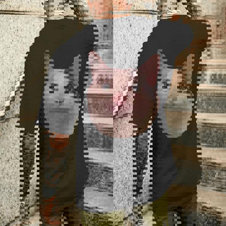 微笑む猫のミームベルーガ メンズTシャツ バックプリント 彼への贈り物