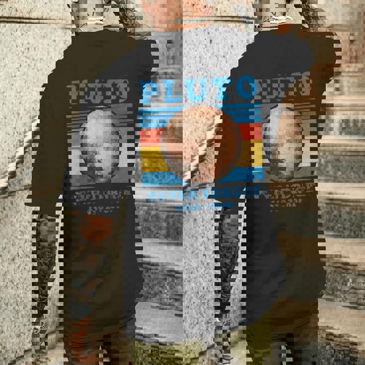 惑星冥王星を忘れてはいけないオタク天文学楽しい宇宙レトロ メンズTシャツ バックプリント 彼への贈り物