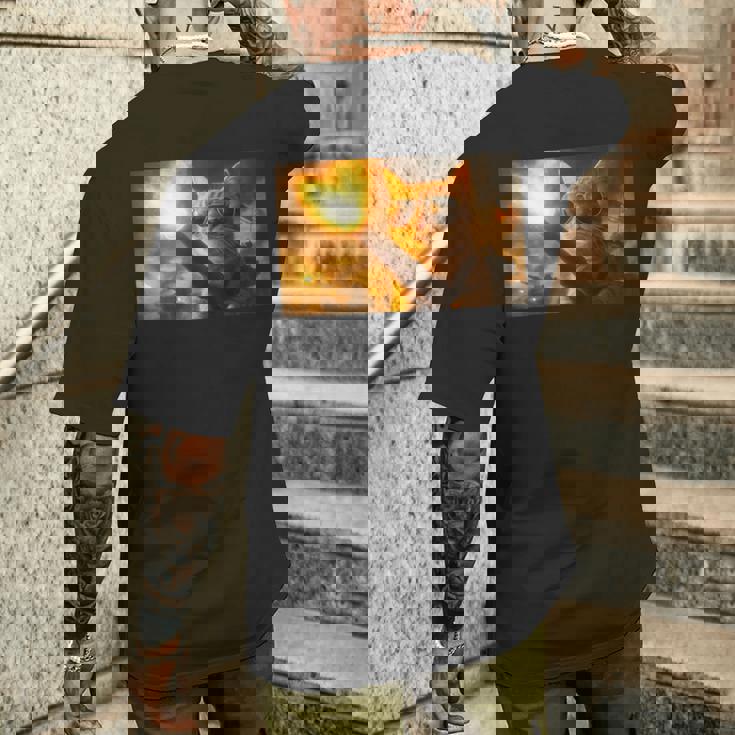 戦車砲身に猫と戦う愛国的な銃の権利 プロガン メンズTシャツ バックプリント 彼への贈り物