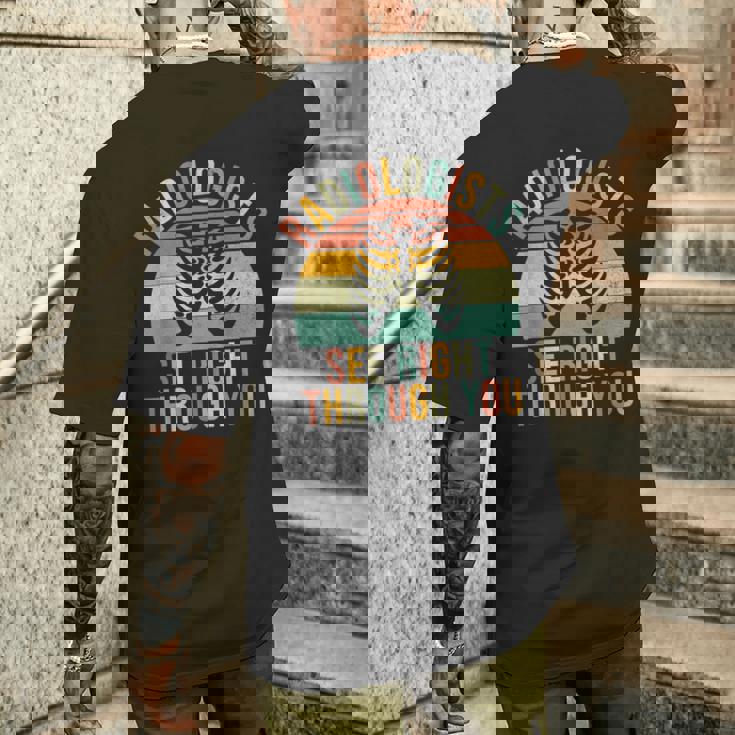 放射線科医があなたを通して見る放射線科 メンズTシャツ バックプリント 彼への贈り物