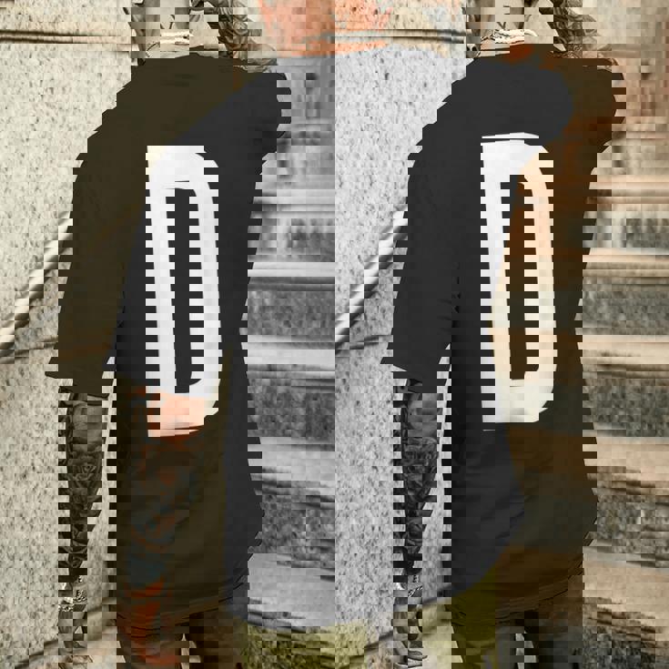 文字d アルファベットモノグラム イニシャル。 メンズTシャツ バックプリント 彼への贈り物