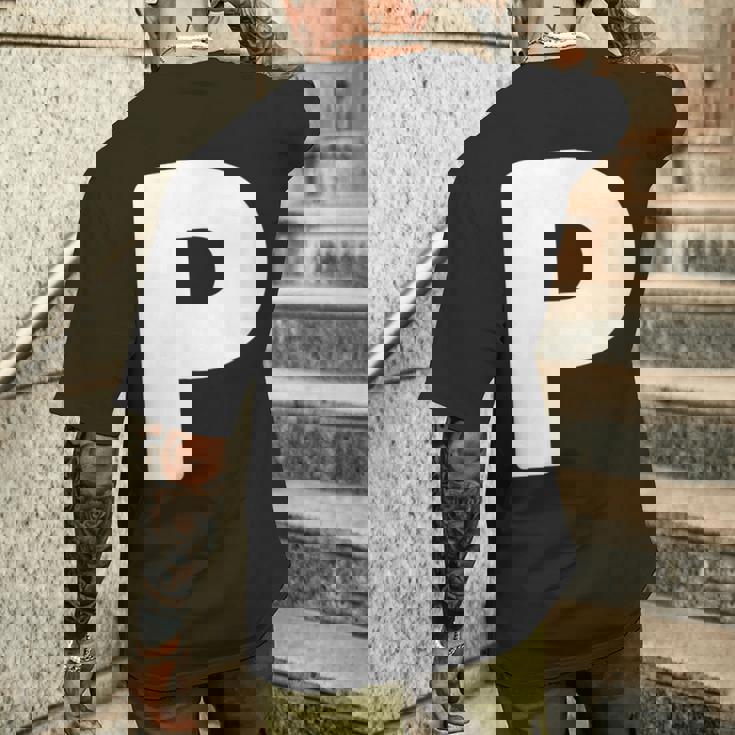 文字p 大文字 アルファベット モノグラム イニシャル メンズTシャツ バックプリント 彼への贈り物