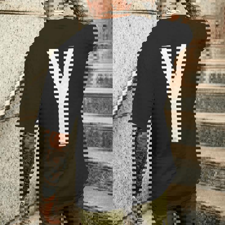 文字yアルファベットモノグラムイニシャル。 メンズTシャツ バックプリント 彼への贈り物