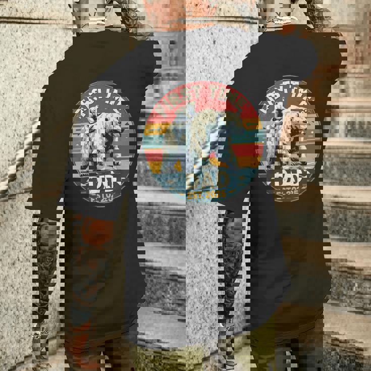 新しいお父さんと赤ちゃん熊の初めての父の日エスト2025 メンズTシャツ バックプリント 彼への贈り物