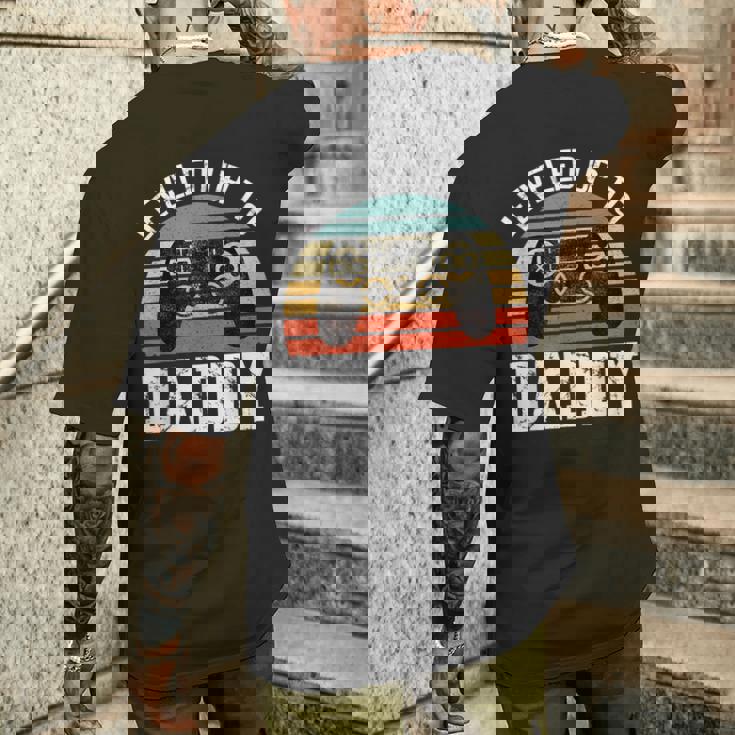 新米パパ 父の日 パパにレベルアップ メンズTシャツ バックプリント 彼への贈り物