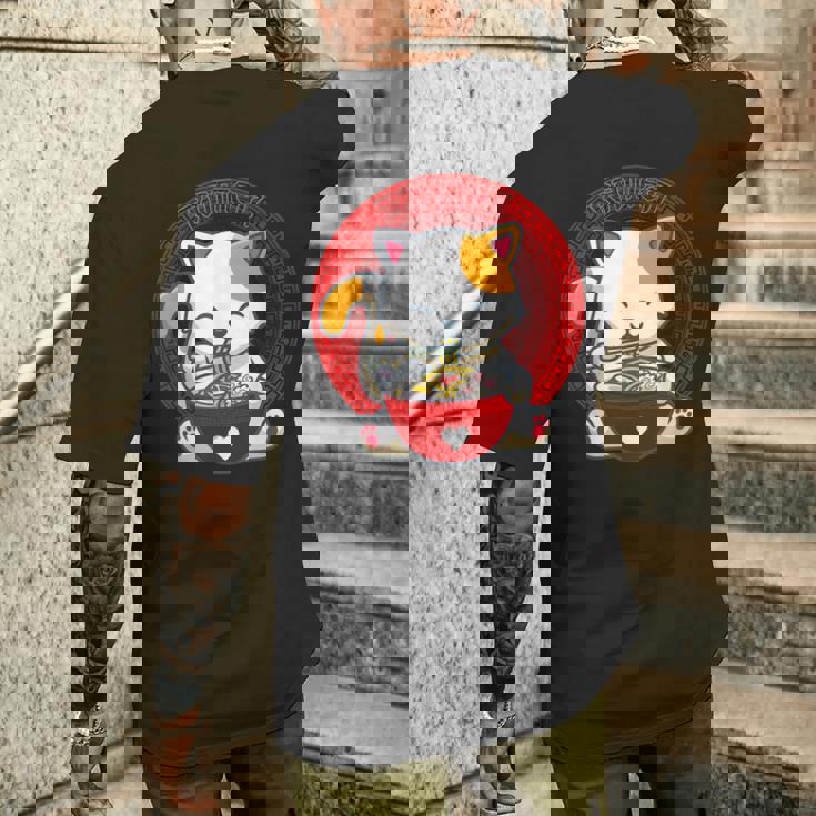 日本のカワイイ アニメ 猫 麺丼 猫 ラーメンを食べる メンズTシャツ バックプリント 彼への贈り物