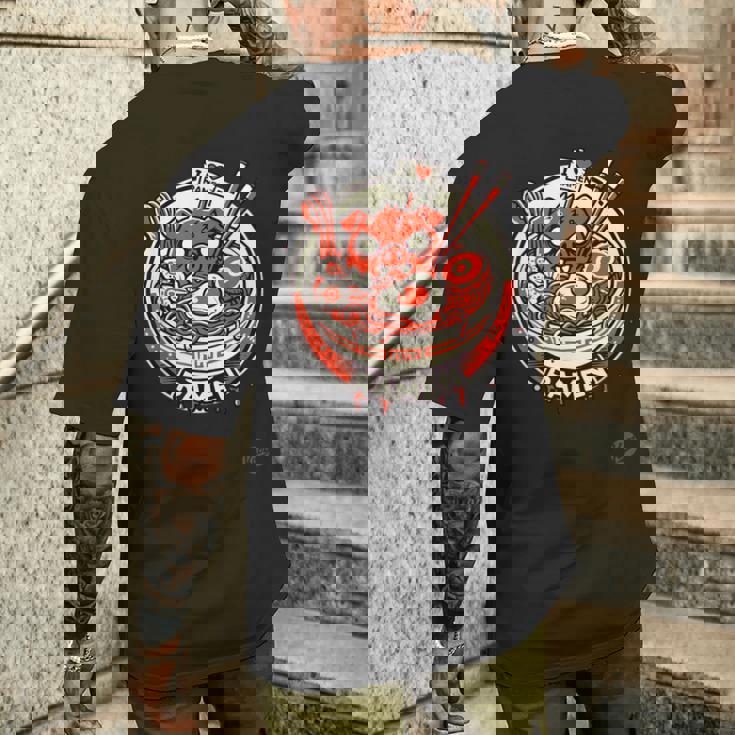 日本のラーメンは豚が大好き、ラーメンが大好き メンズTシャツ バックプリント 彼への贈り物