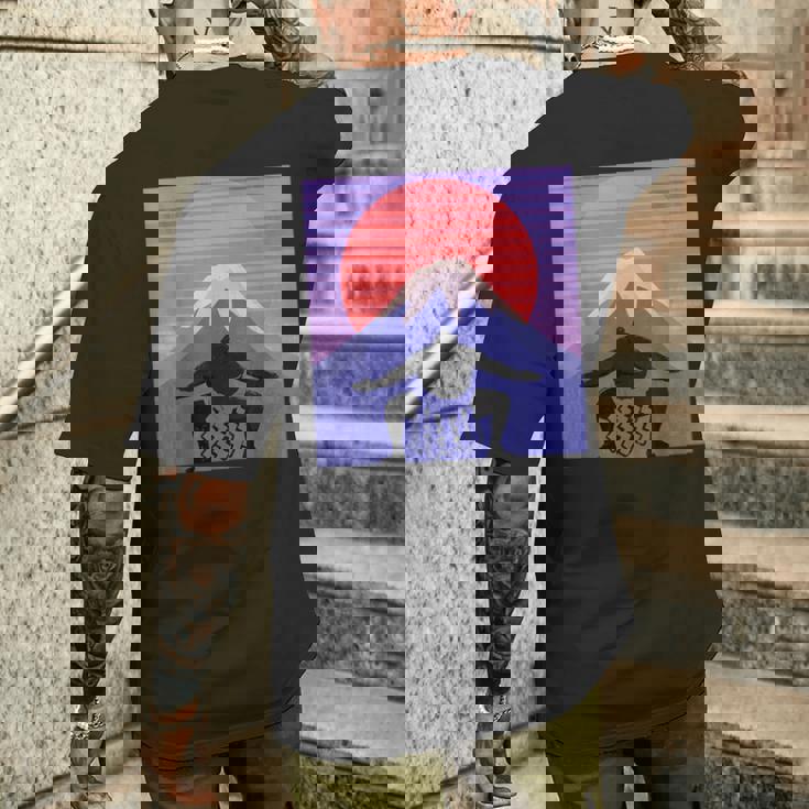 日本の相撲力士は、日本のマワシで 富士山の美学 メンズTシャツ バックプリント 彼への贈り物