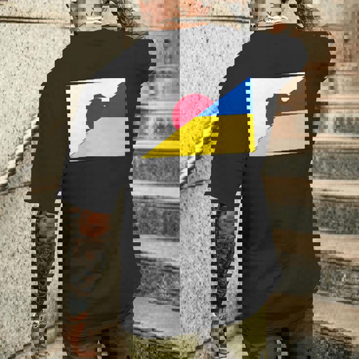 日本ウクライナ国旗日本語ウクライナサポートスタンド付き メンズTシャツ バックプリント 彼への贈り物
