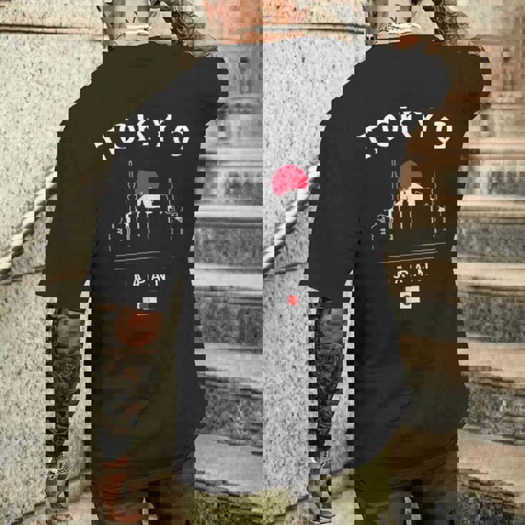 東京 日本 国旗 東京スカイライン ミニマリスト お土産 メンズTシャツ バックプリント 彼への贈り物