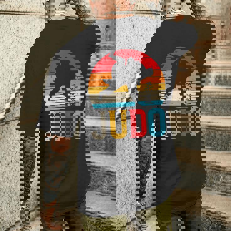 柔道投げ レトロ 日本の格闘技 柔道家 ファイター ギフト メンズTシャツ バックプリント 彼への贈り物