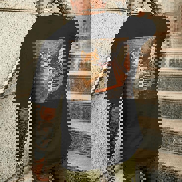 柴犬ピアノ犬 メンズTシャツ バックプリント 彼への贈り物